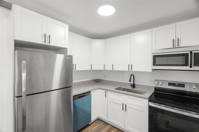 2835 11TH AVENUE N, St Petersburg, FL 33713