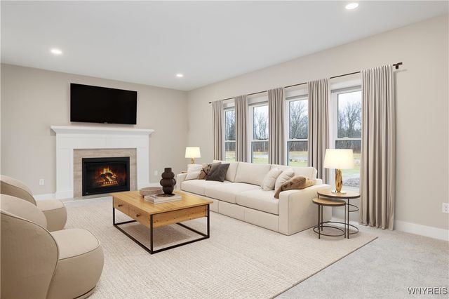 160 SandyWood Circle, Grand Island, NY 14072