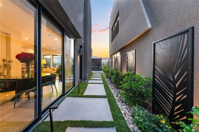 16 Heron Harbour Drive, Henderson, NV 89011