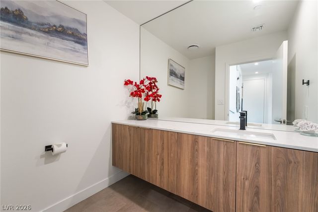 16 Heron Harbour Drive, Henderson, NV 89011