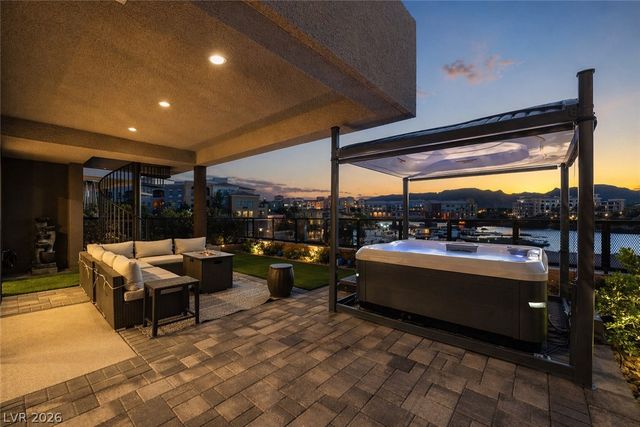 16 Heron Harbour Drive, Henderson, NV 89011