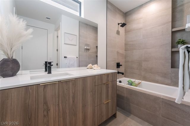 16 Heron Harbour Drive, Henderson, NV 89011