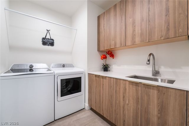 16 Heron Harbour Drive, Henderson, NV 89011