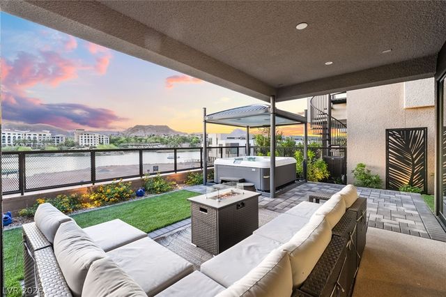 16 Heron Harbour Drive, Henderson, NV 89011