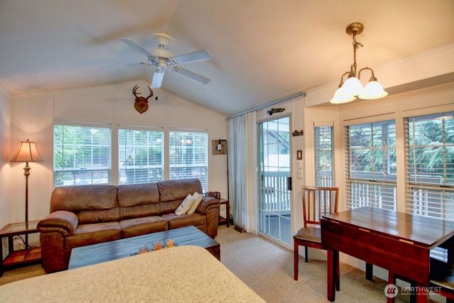 35 Branch Circle, Deming, WA 98244