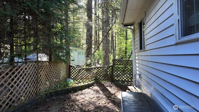 35 Branch Circle, Deming, WA 98244