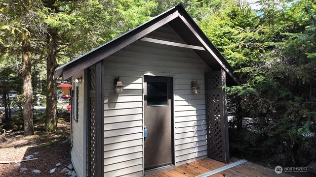 35 Branch Circle, Deming, WA 98244