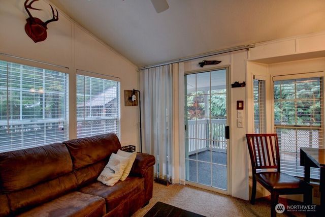 35 Branch Circle, Deming, WA 98244
