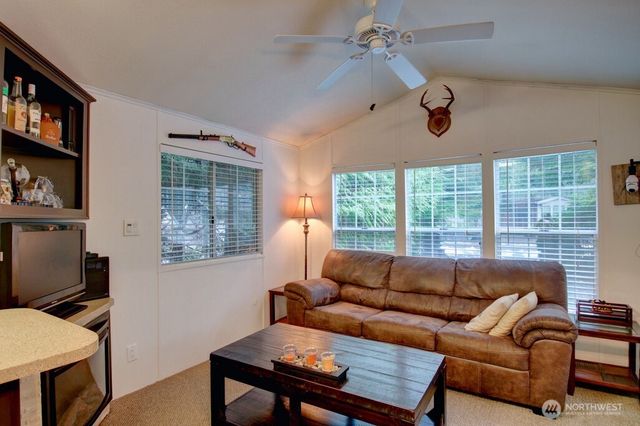 35 Branch Circle, Deming, WA 98244
