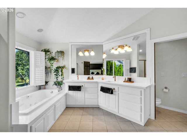 22379 Sw 107TH Ave, Tualatin, OR 97062