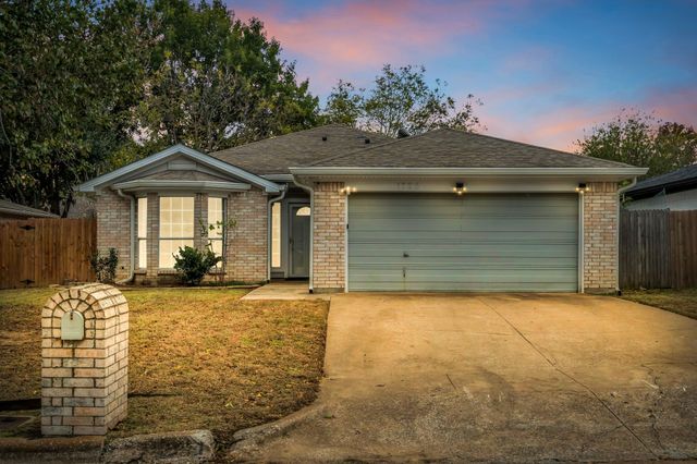1725 Gainsborough Way, Fort Worth, TX 76134