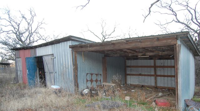 28755 S 230 Road, Henryetta, OK 74437