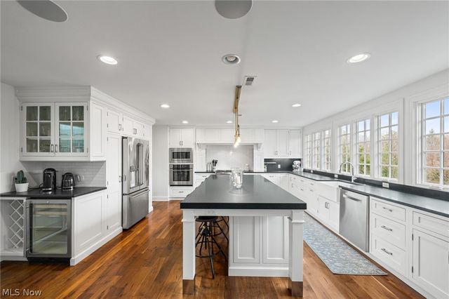 118 Kenton Road, Chagrin Falls, OH 44022