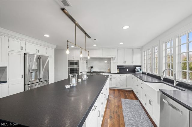 118 Kenton Road, Chagrin Falls, OH 44022