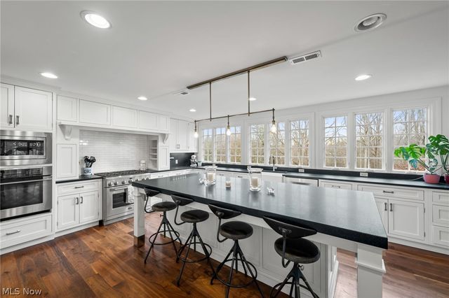 118 Kenton Road, Chagrin Falls, OH 44022