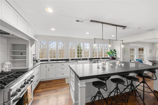 118 Kenton Road, Chagrin Falls, OH 44022