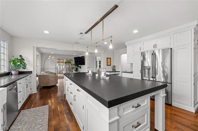 118 Kenton Road, Chagrin Falls, OH 44022