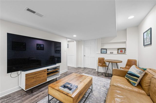 118 Kenton Road, Chagrin Falls, OH 44022