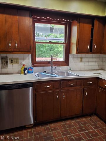 18418 Geauga Lake Road, Chagrin Falls, OH 44023