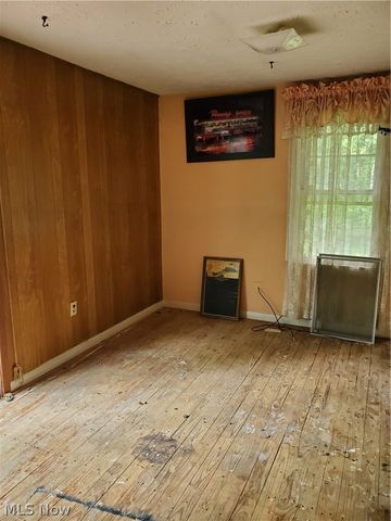 18418 Geauga Lake Road, Chagrin Falls, OH 44023