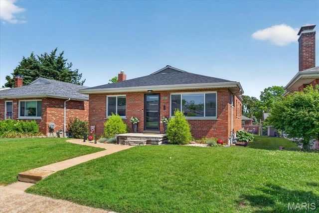 5573 Lindenwood Avenue, St Louis, MO 63109
