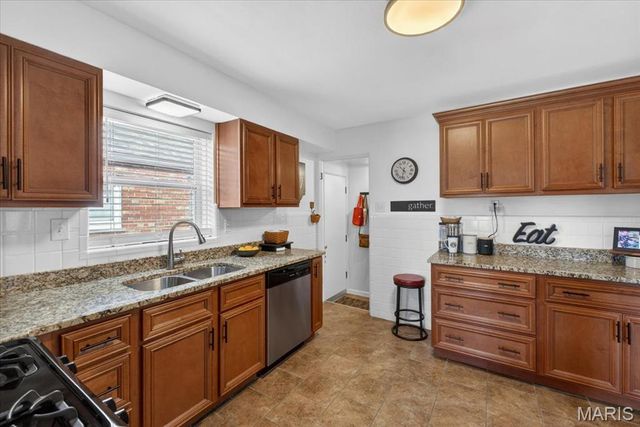 5573 Lindenwood Avenue, St Louis, MO 63109