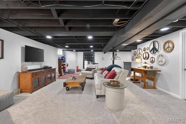 5573 Lindenwood Avenue, St Louis, MO 63109