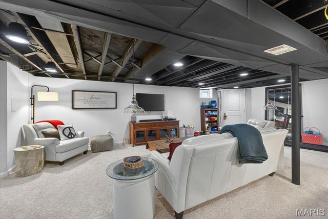 5573 Lindenwood Avenue, St Louis, MO 63109