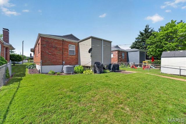5573 Lindenwood Avenue, St Louis, MO 63109