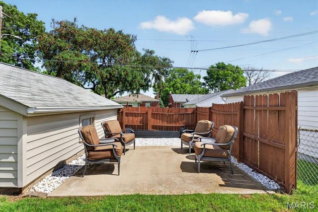 5573 Lindenwood Avenue, St Louis, MO 63109