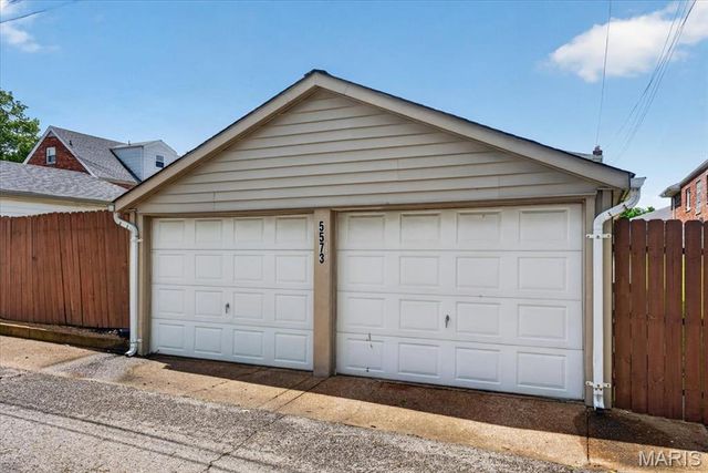 5573 Lindenwood Avenue, St Louis, MO 63109