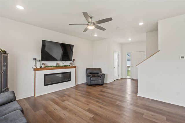 1025 Gray Avenue, Waukee, IA 50263