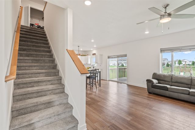 1025 Gray Avenue, Waukee, IA 50263