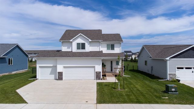 1025 Gray Avenue, Waukee, IA 50263