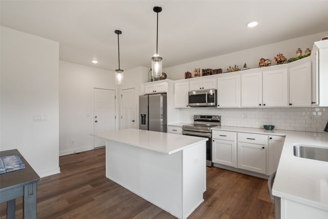 1025 Gray Avenue, Waukee, IA 50263