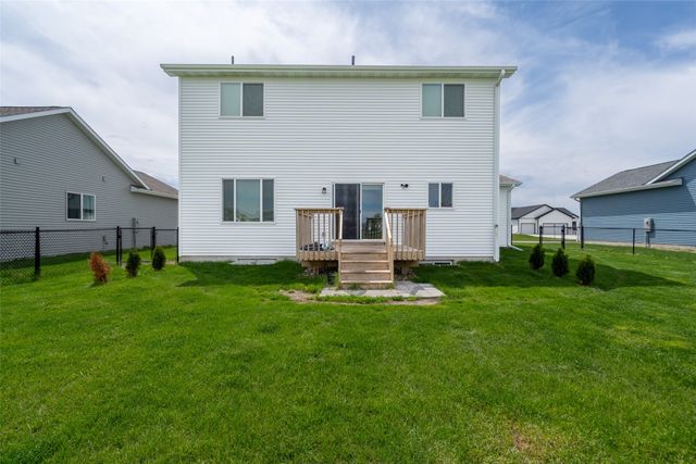 1025 Gray Avenue, Waukee, IA 50263