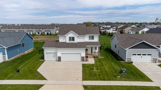 1025 Gray Avenue, Waukee, IA 50263