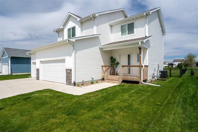 1025 Gray Avenue, Waukee, IA 50263