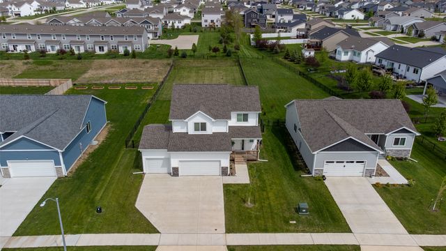 1025 Gray Avenue, Waukee, IA 50263