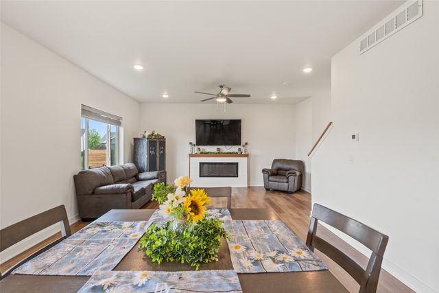 1025 Gray Avenue, Waukee, IA 50263