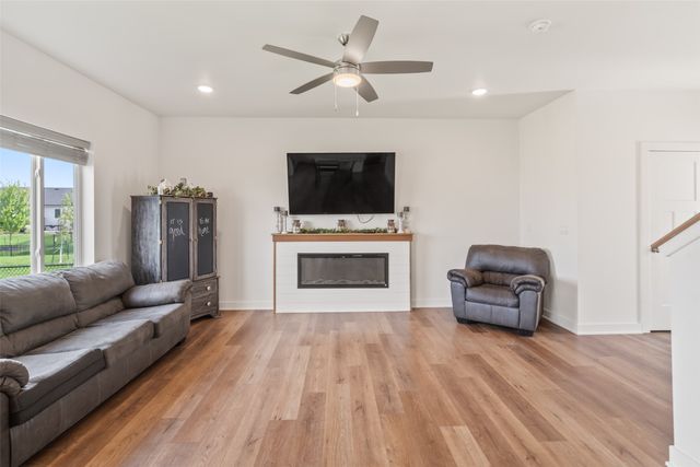 1025 Gray Avenue, Waukee, IA 50263
