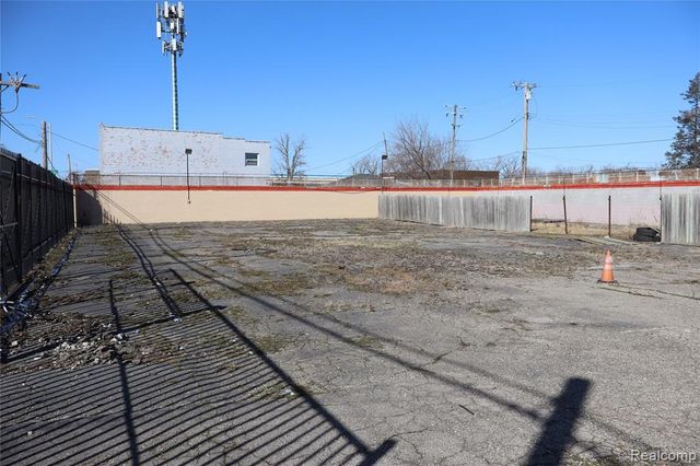 102 W State Fair, Highland Park, MI 48203