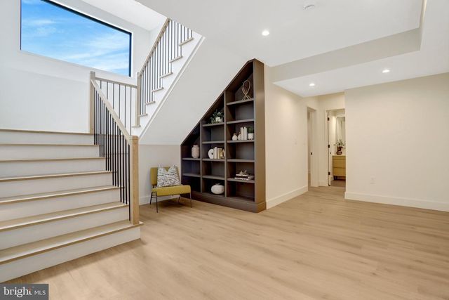 8302 ROBEY AVE, Annandale, VA 22003