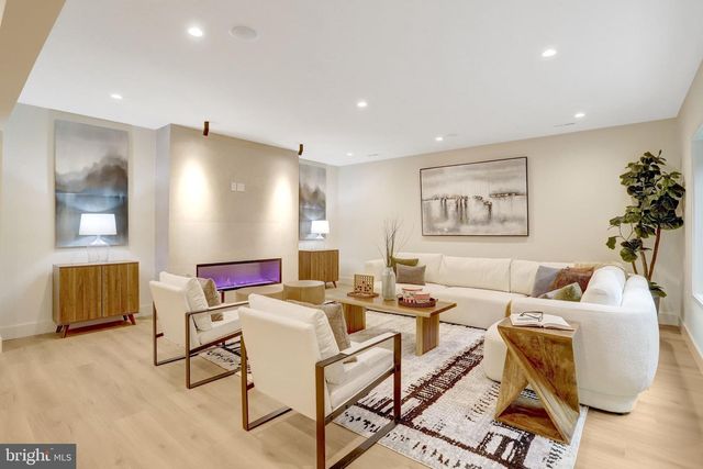 8302 ROBEY AVE, Annandale, VA 22003