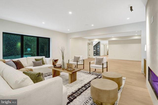 8302 ROBEY AVE, Annandale, VA 22003