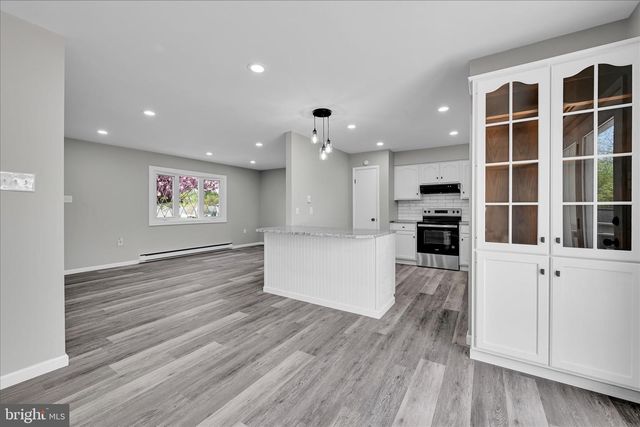 902 SUELLEN DR, Reading, PA 19605
