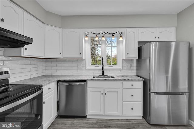 902 SUELLEN DR, Reading, PA 19605
