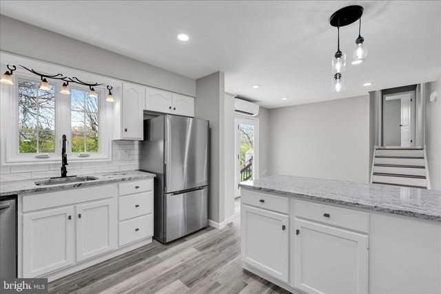 902 SUELLEN DR, Reading, PA 19605
