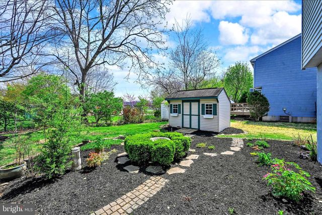 902 SUELLEN DR, Reading, PA 19605