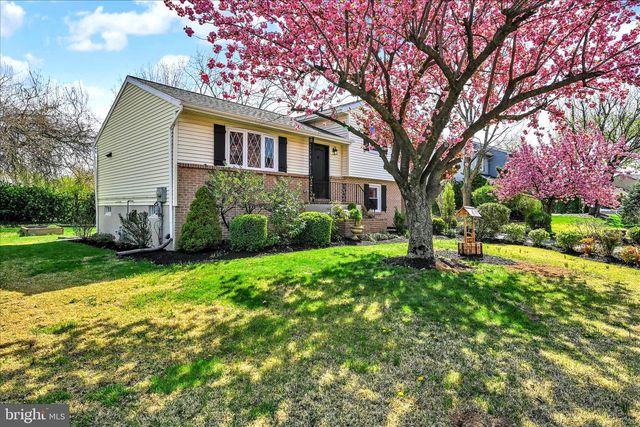 902 SUELLEN DR, Reading, PA 19605